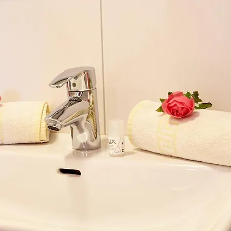 ゲストハウス Sportbauernhof - Hochalmblick 3*